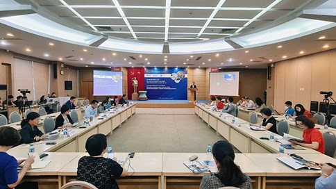 Hội thảo Hybrid giới thiệu tài liệu: “Thực hành kinh doanh có trách nhiệm trong ngành may mặc và da dày Việt Nam”.