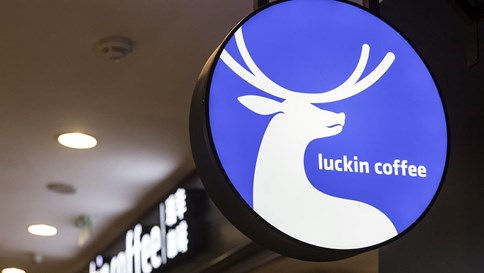 Điểm khác biệt giúp Luckin Coffee thành công ở Trung Quốc sau 1 năm, còn Starbucks mất đến 12 năm