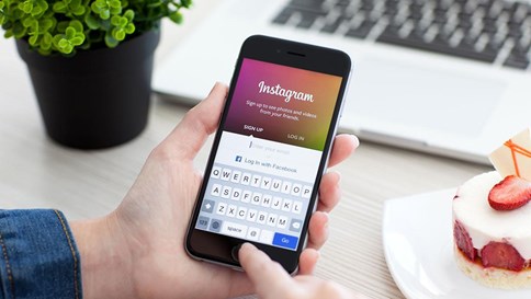 Cách sử dụng nhãn dán hiệu quả trong tính năng Stories của Instagram