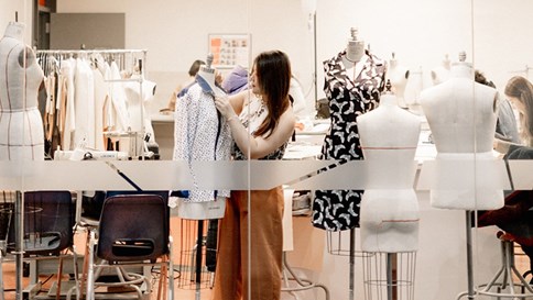 Các case studies về D2C trong mảng fashion marketing