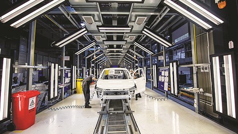 Các tập đoàn sừng sỏ thế giới đã có mặt ở Việt Nam, nhưng lời nguyền "không làm nổi con ốc vít" vẫn đeo bám doanh nghiệp nội